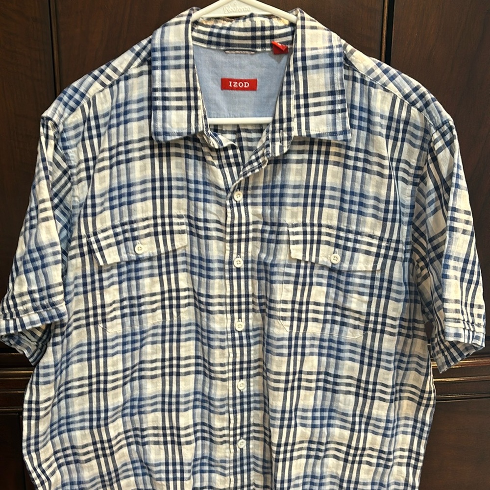Izod men’s shirt sz XL worn once Blue and White.